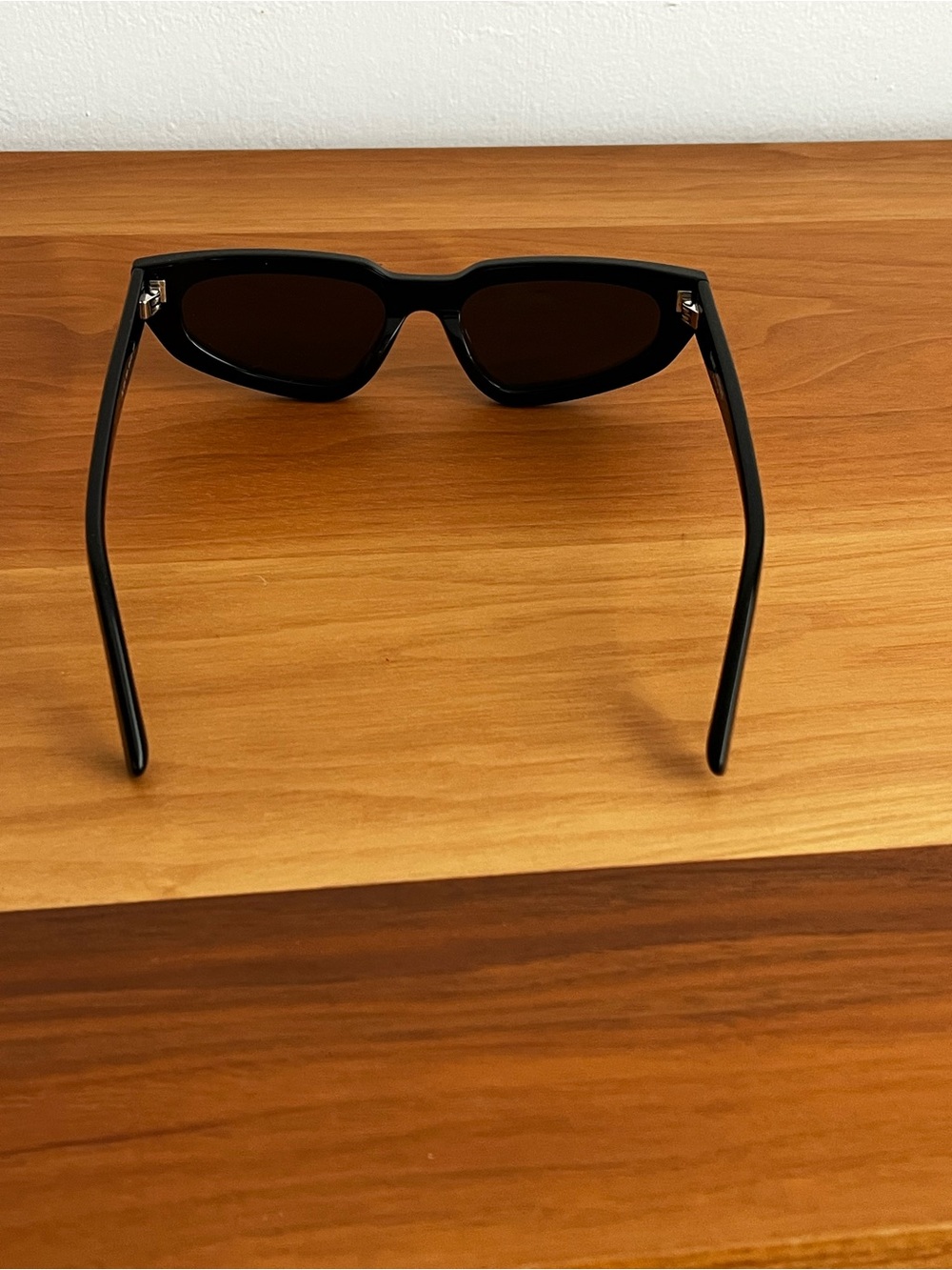 Sleek Black Rectangular Sunglasses - Picture 5 of 6
